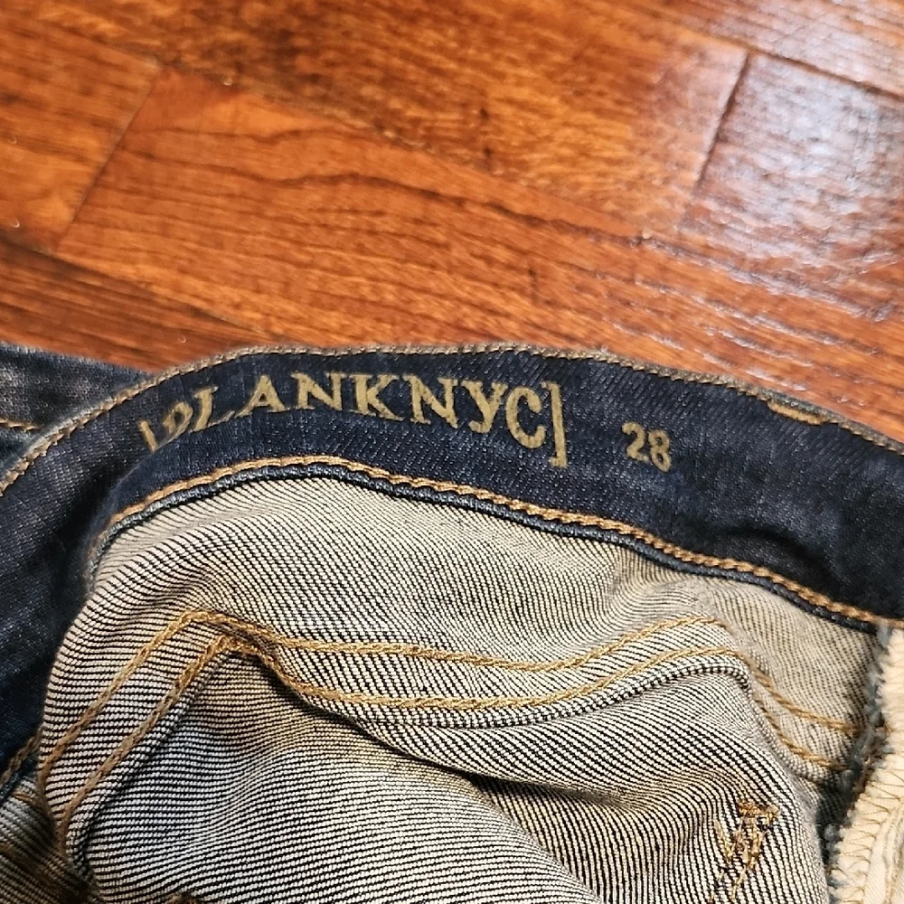 Blank NYC Dark Wash Mid Rise Soft Casual Distressed Ripped Skinny Jeans Size 28